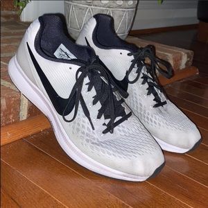 Nike team pregasus 34 sneakers